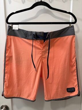 Salt Life Men’s Coral & Gray Boardshorts